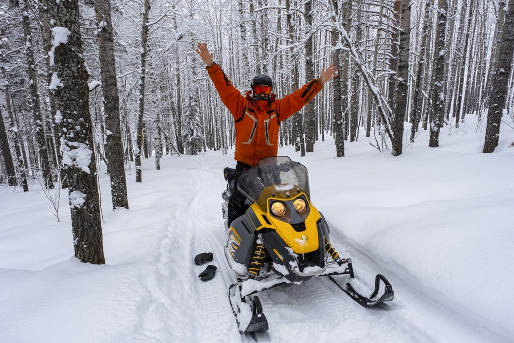 Snowmobile Tips for Beginners: Safety, Gear, Insurance