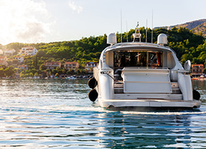 Assurer un grand bateau par rapport à un petit bateau 