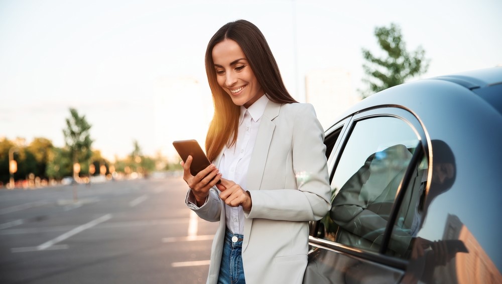 Passage au certificat d’assurance numérique : une décision judicieuse pour les conducteurs canadiens